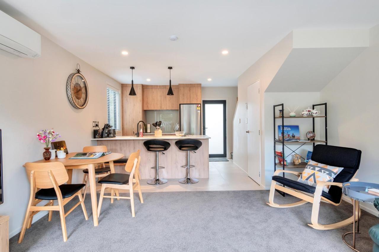 Greenwich Townhouse With Parking And Air-Con Auckland Exteriör bild
