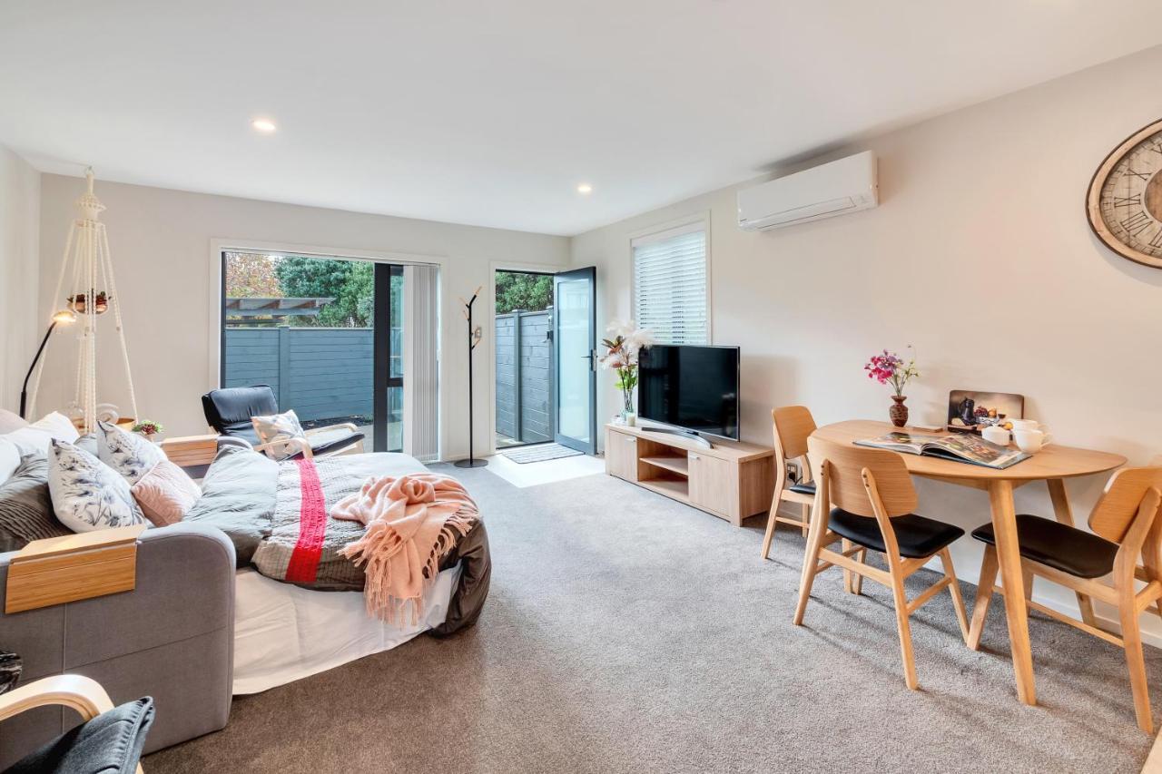 Greenwich Townhouse With Parking And Air-Con Auckland Exteriör bild