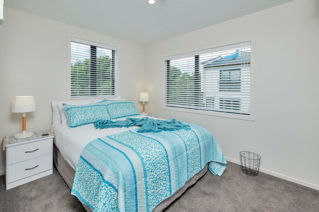 Greenwich Townhouse With Parking And Air-Con Auckland Exteriör bild