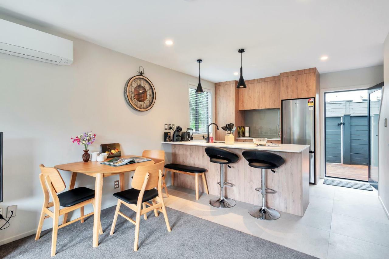 Greenwich Townhouse With Parking And Air-Con Auckland Exteriör bild
