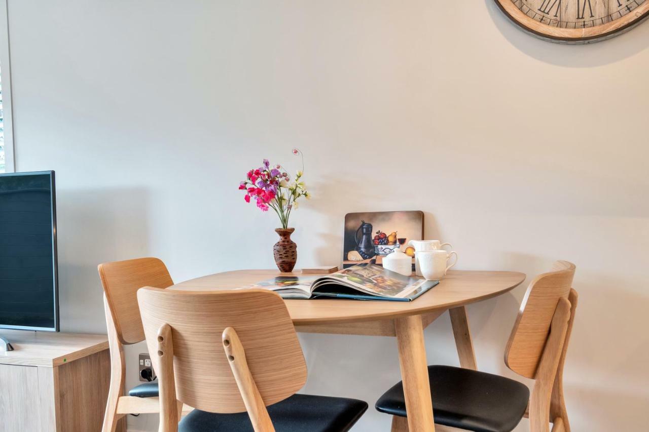 Greenwich Townhouse With Parking And Air-Con Auckland Exteriör bild